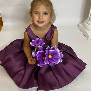 Flower girl dress 👗size 6